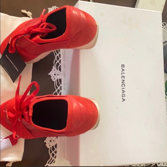 Red shoes - Picture 2 of 4